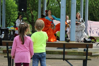 bandstand with children