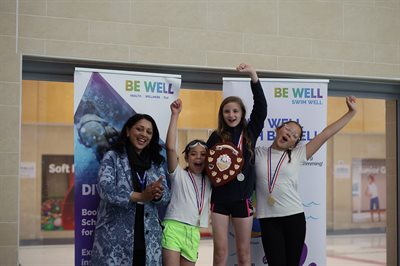 Cllr Khatun with winners