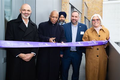 Mayor ribbon cutting 1