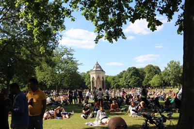 bandstand crowd
