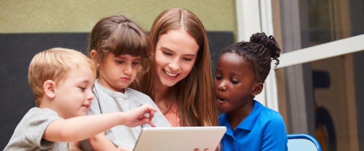 Lady working with kids