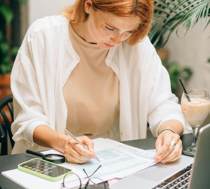 Lady calculating figures