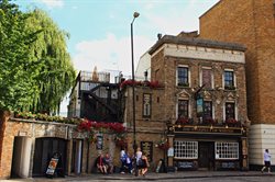 Wapping pubs
