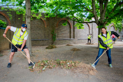 Volunteers cleaing wapping canal 6 Volunteers cleaing wapping canal 6